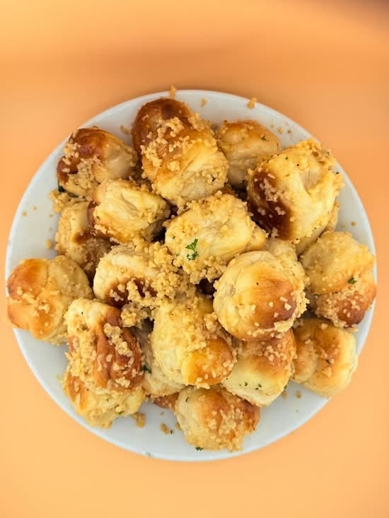 Garlic Knots.